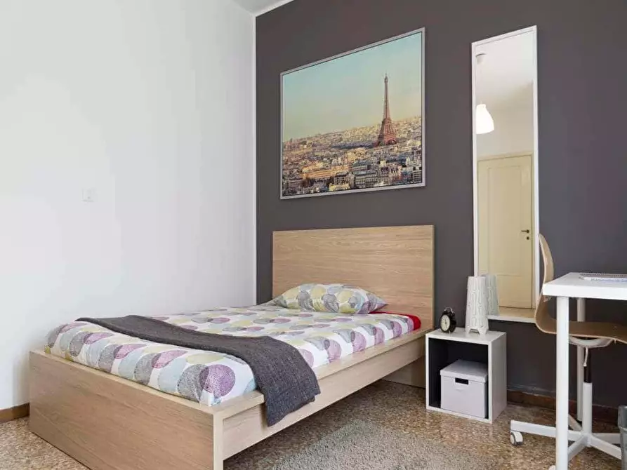 Immagine 2 di Camera in affitto  in Viale Carlo Espinasse10 a Milano