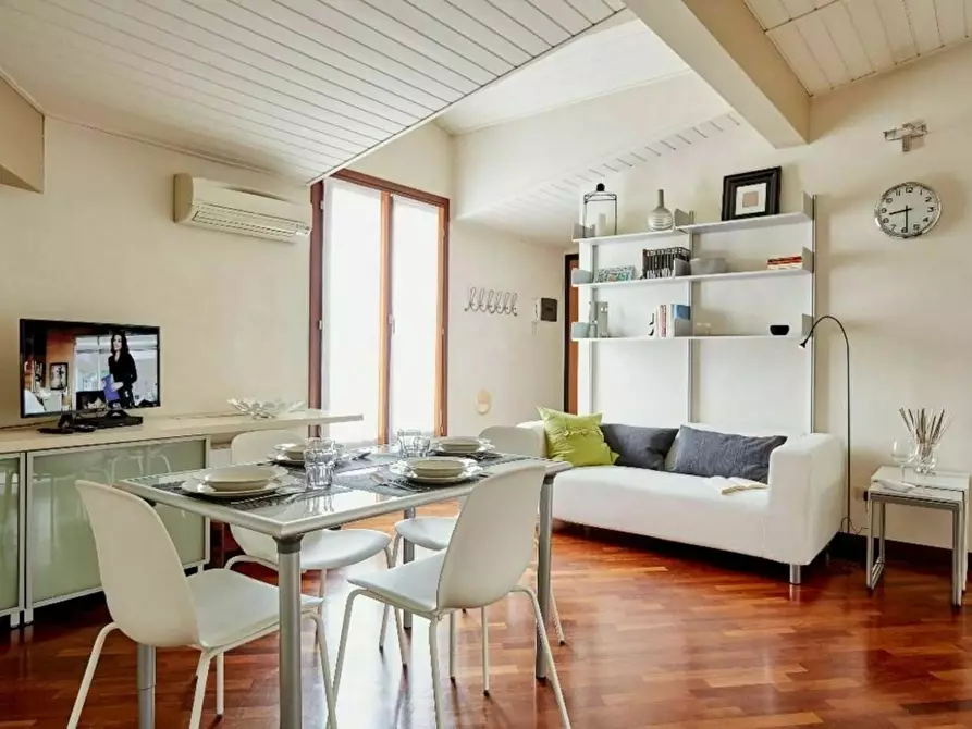 Immagine 1 di Appartamento in affitto  in Via Luigi Settembrini36 a Milano