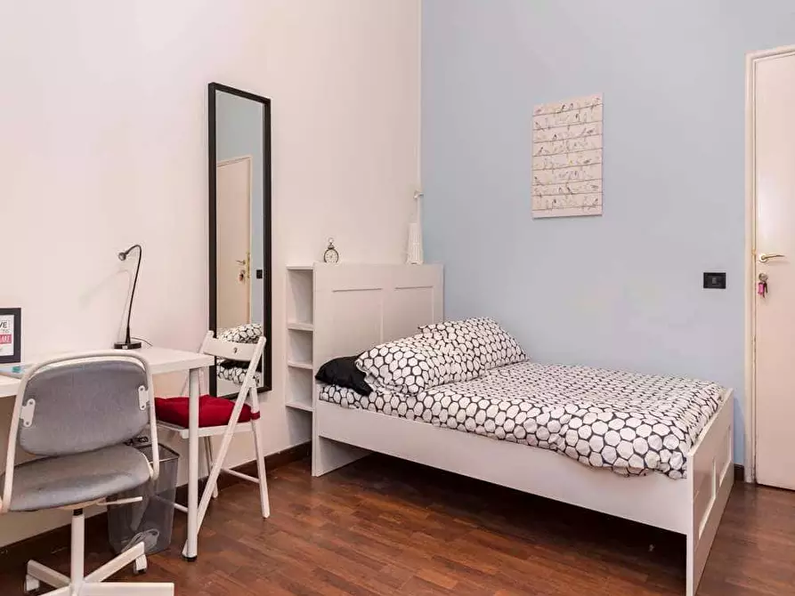 Immagine 6 di Camera in affitto  in Via Giulio Tarra1 a Milano