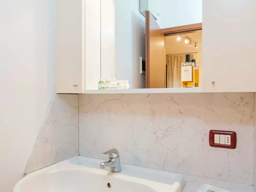 Immagine 25 di Appartamento in affitto  in Via Coluccio Salutati a Milano