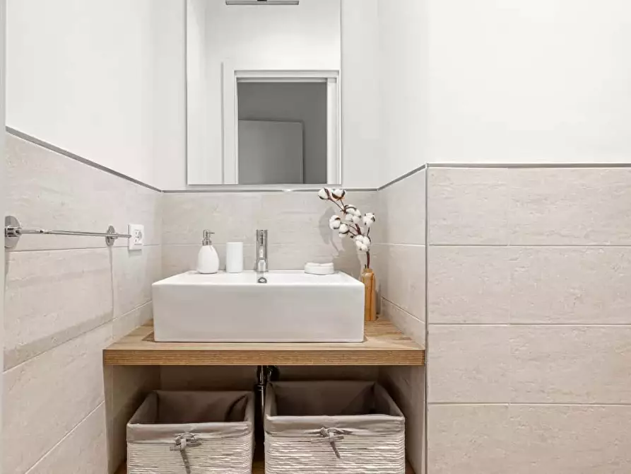 Immagine 15 di Appartamento in affitto  in Via Stromboli3 a Milano