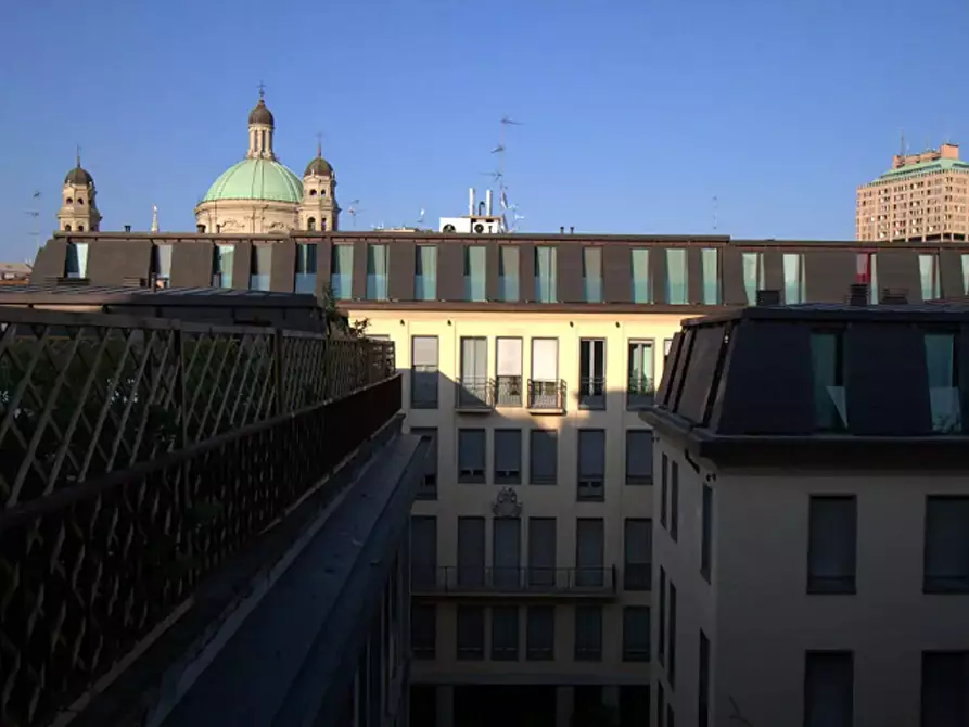 Immagine 6 di Appartamento in affitto  in Via dei Piatti8 a Milano