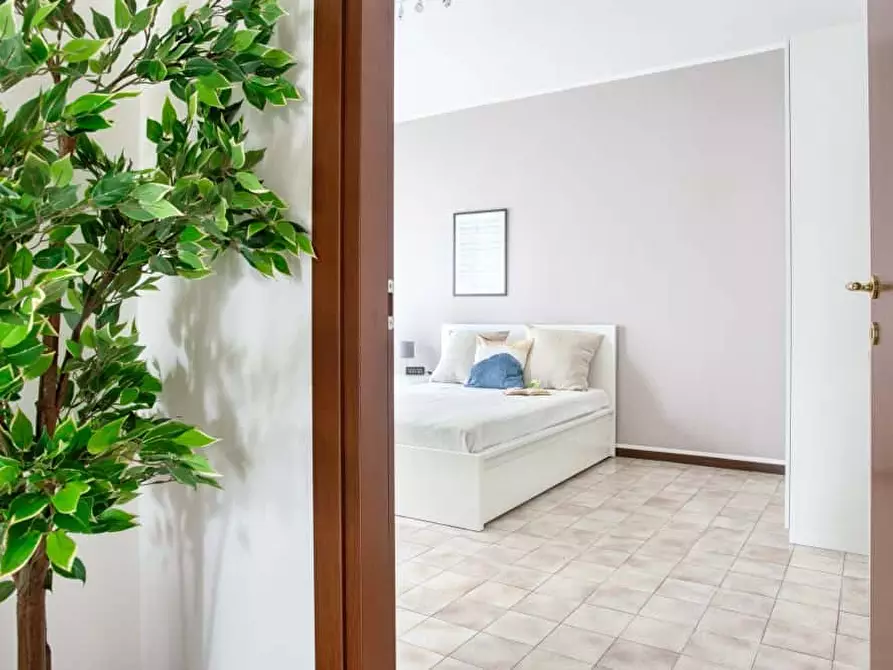 Immagine 9 di Camera in affitto  in Via Ronchi24 a Milano