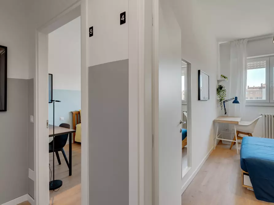 Immagine 6 di Camera in affitto  in Via F. R. Lamennais5 a Milano