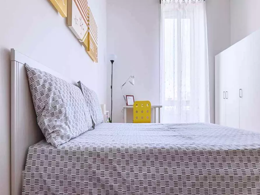 Immagine 2 di Camera in affitto  in Via Valenza15 a Milano