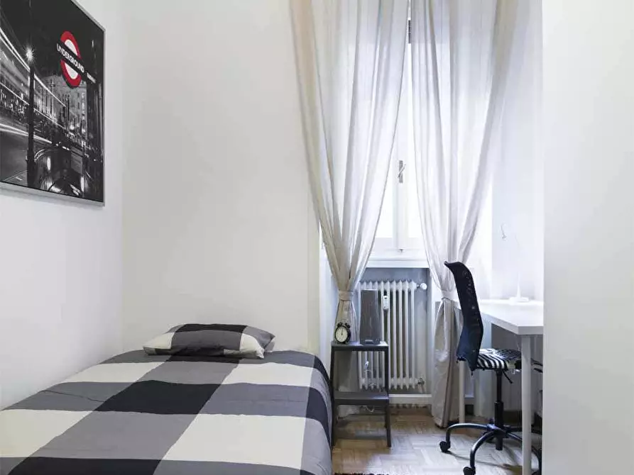 Immagine 2 di Camera in affitto  in Bastioni di Porta Volta13 a Milano