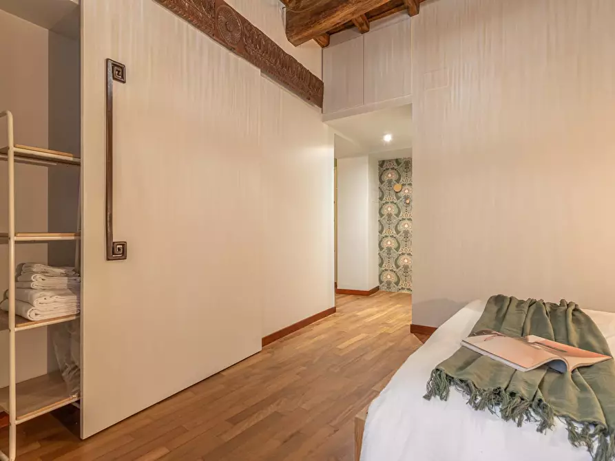 Immagine 37 di Appartamento in affitto  in Via della Madonna dei Monti15 a Roma