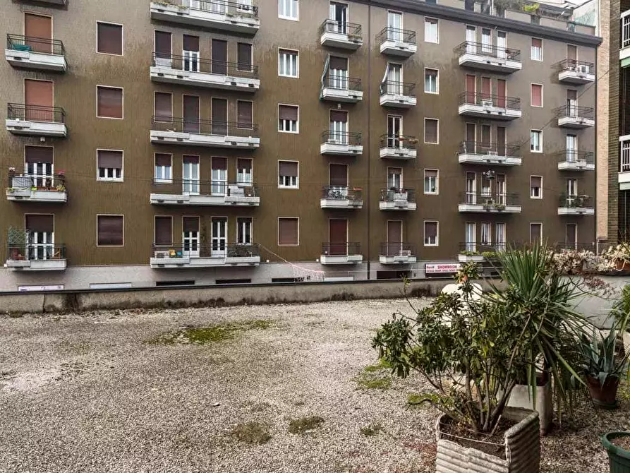 Immagine 35 di Camera in affitto  in Via Francesco Arese12 a Milano