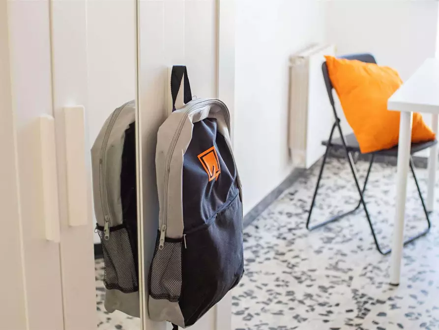 Immagine 2 di Camera in affitto  in Via Tiziano62 a Cagliari