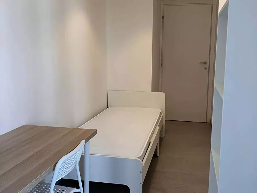 Immagine 5 di Camera in affitto  in Via Enrico Fermi3 a Bologna