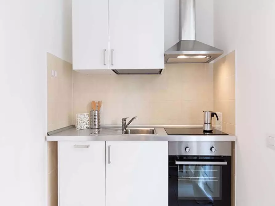 Immagine 15 di Camera in affitto  in Via Gardone5 a Milano