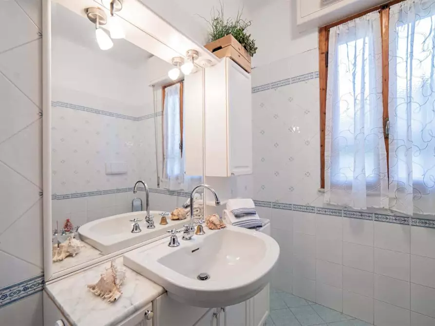 Immagine 18 di Appartamento in affitto  in Via P. Boccella11 a Camaiore