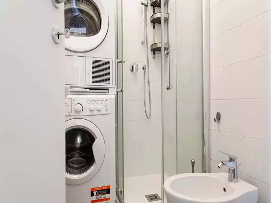 Immagine 23 di Camera in affitto  in Via Lorenteggio80 a Milano