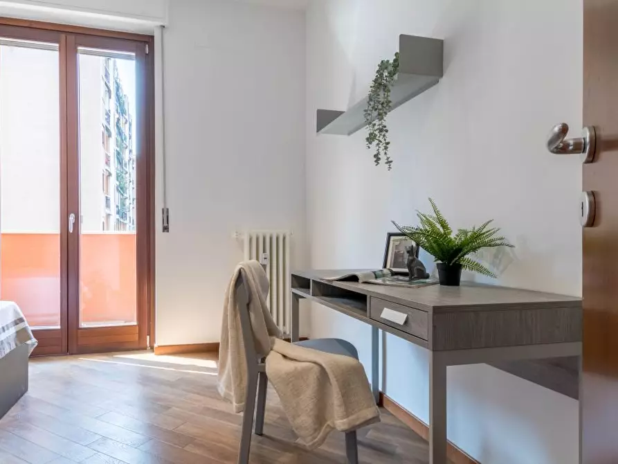 Immagine 2 di Camera in affitto  in Via Luciano Zuccoli19 a Milano