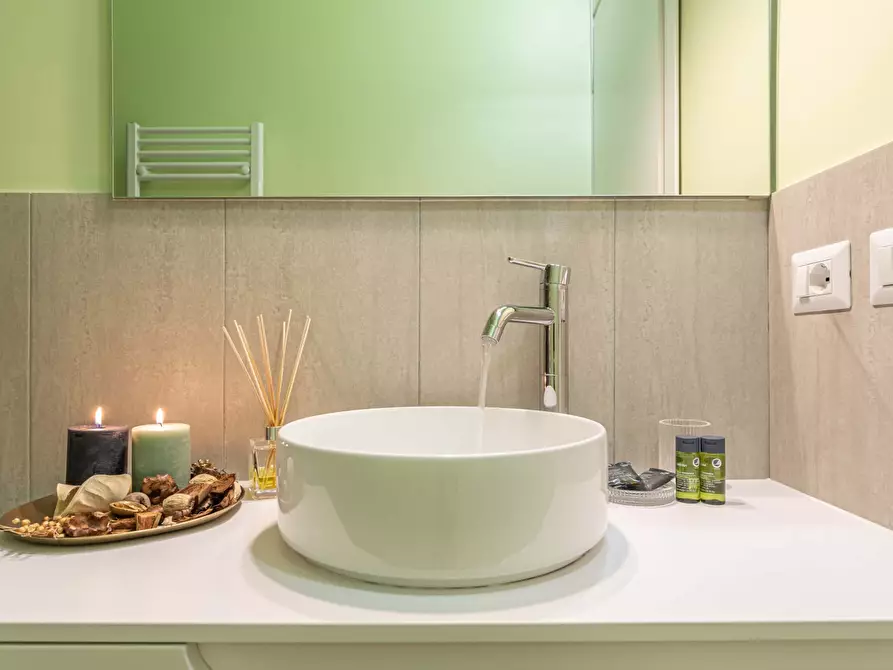 Immagine 31 di Appartamento in affitto  in Via della Madonna dei Monti15 a Roma