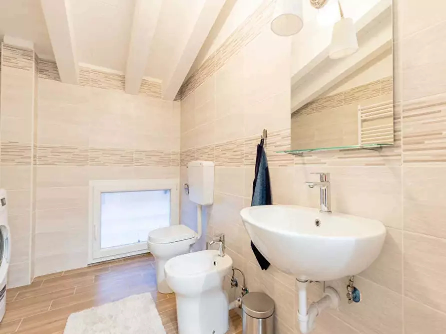 Immagine 10 di Camera in affitto  in Viale Alfredo Oriani26 a Bologna