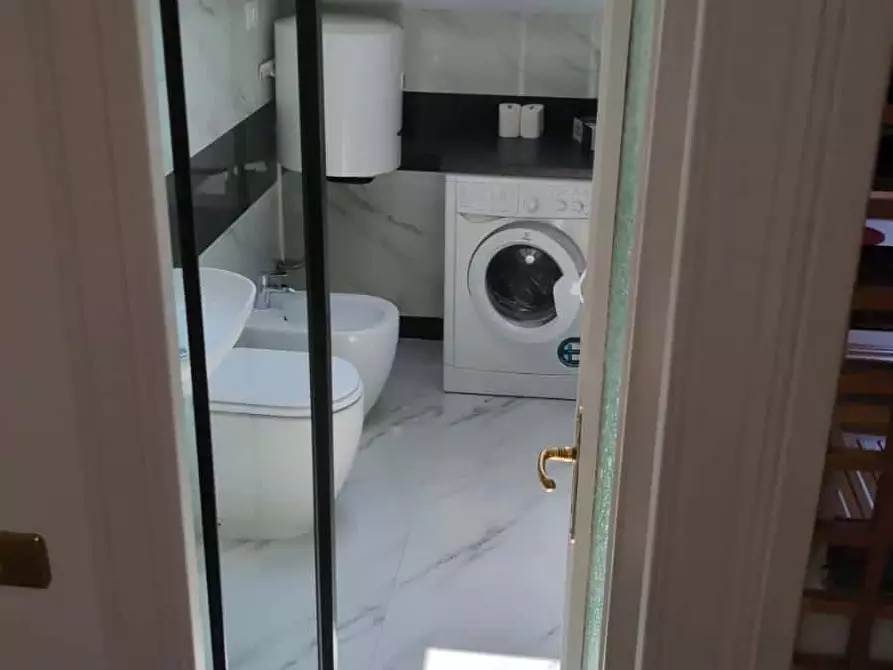 Immagine 14 di Appartamento in affitto  in Via Volturno40 a Roma