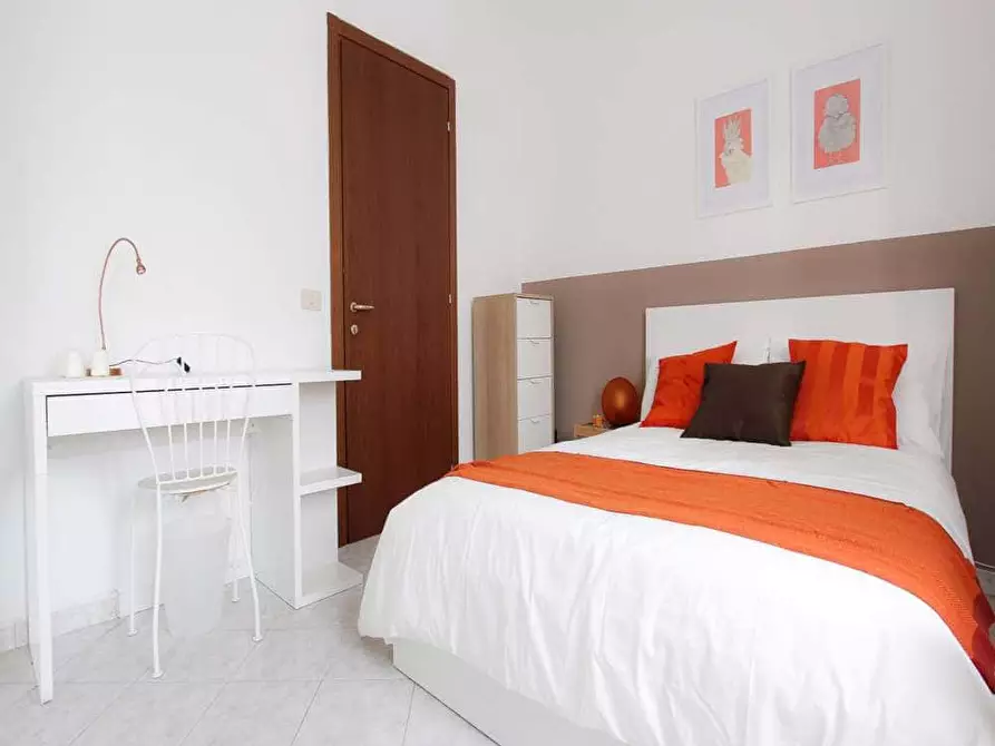 Immagine 7 di Camera in affitto  in Viale Ortles86 a Milano