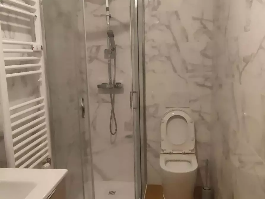 Immagine 10 di Camera in affitto  in Via Lorenteggio205 a Milano