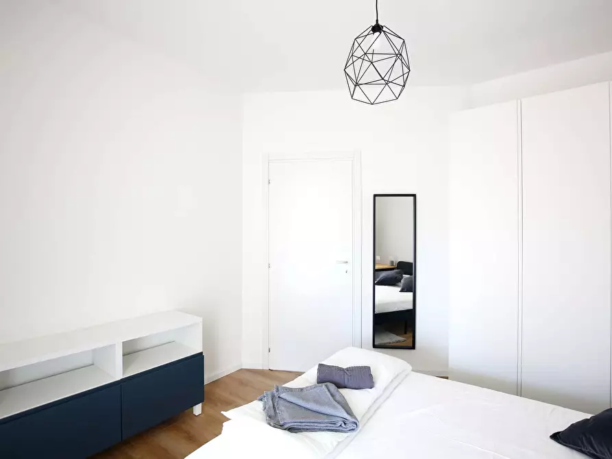 Immagine 5 di Camera in affitto  in Via Benjamin Constant6 a Milano