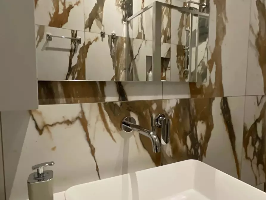 Immagine 9 di Appartamento in affitto  in Via Sisto IV113 a Roma