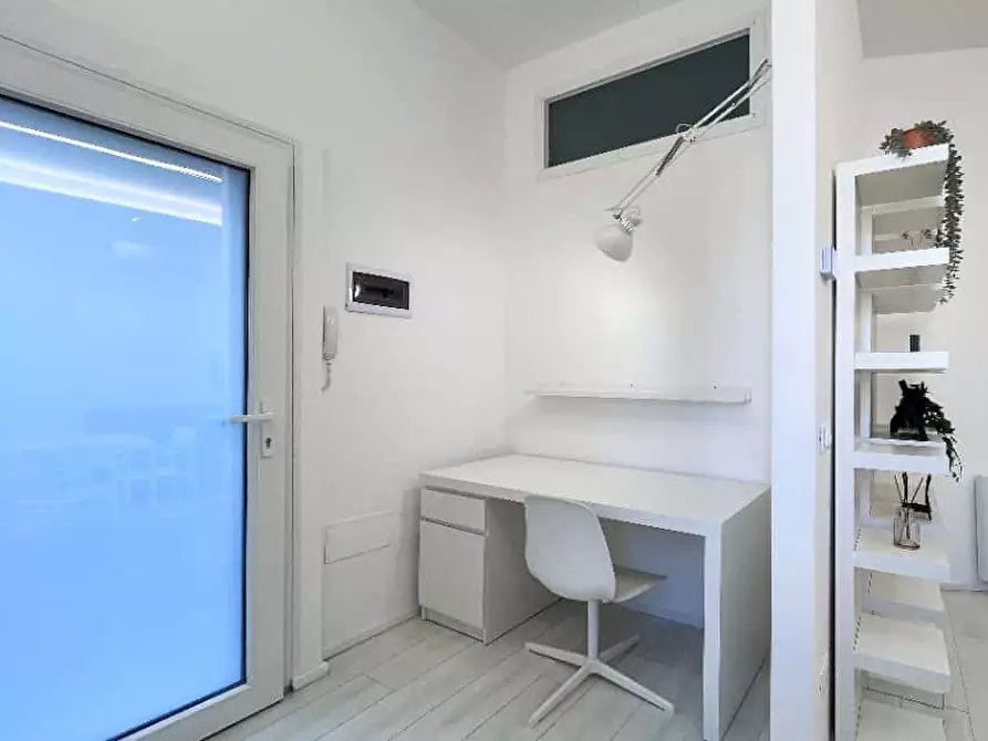 Immagine 2 di Appartamento in affitto  in Via Conte Rosso36 a Milano