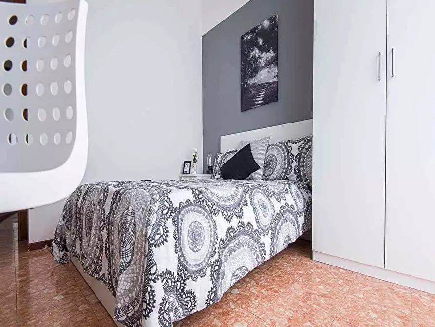 Immagine 8 di Camera in affitto  in Viale Emilio Caldara30 a Milano