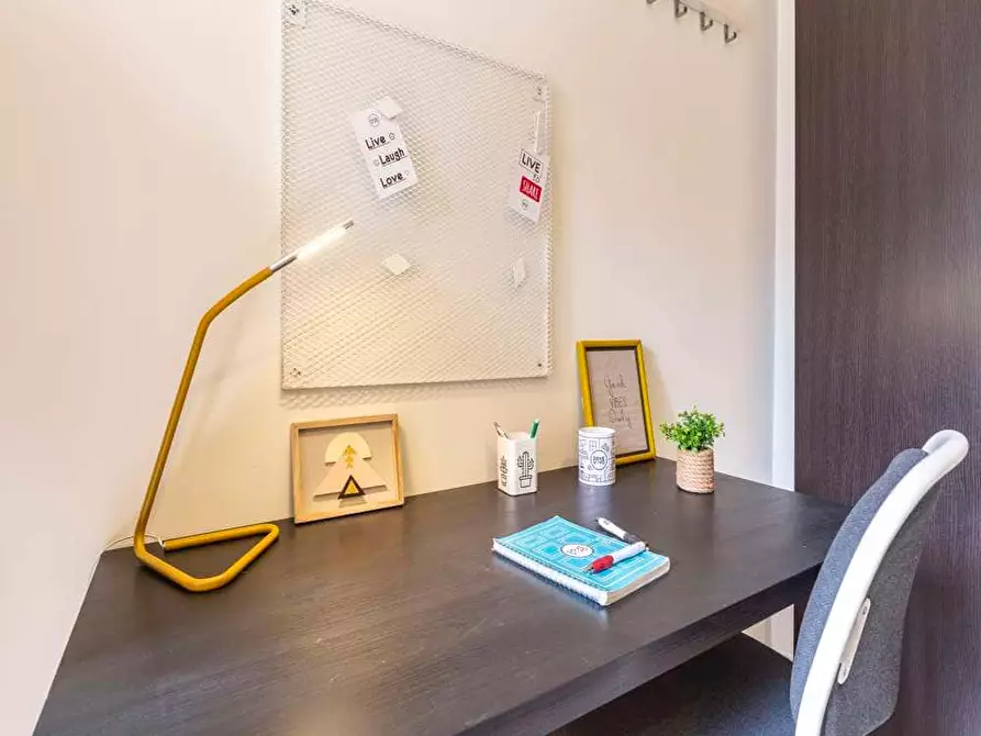 Immagine 6 di Camera in affitto  in Via Lorenteggio80 a Milano