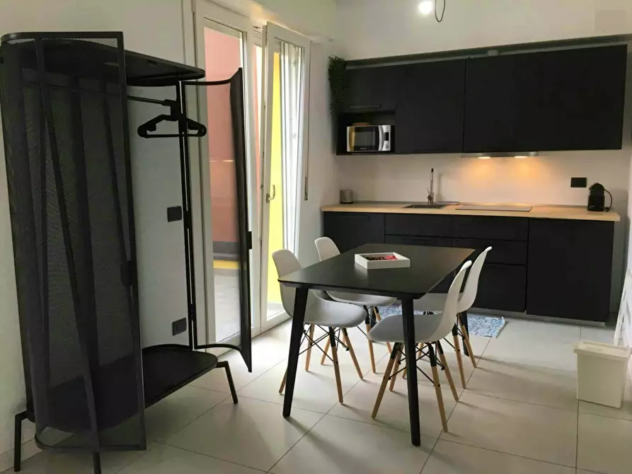 Immagine 1 di Appartamento in affitto  in Via Luigi Mercantini a Milano