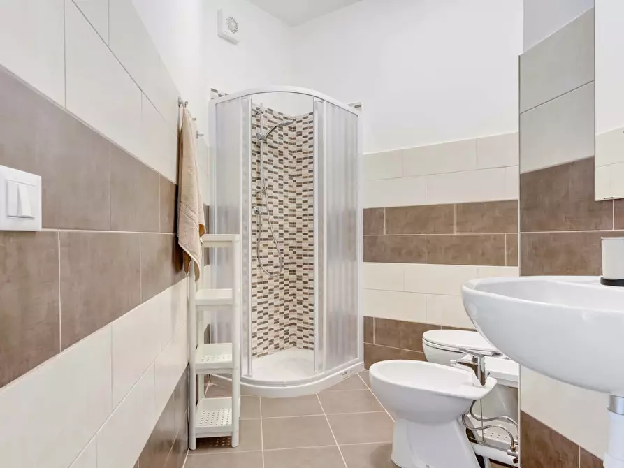 Immagine 5 di Camera in affitto  in Via Stromboli1 a Milano