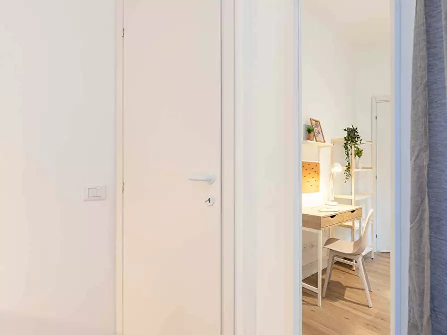 Immagine 2 di Camera in affitto  in Via Lorenteggio70 a Milano