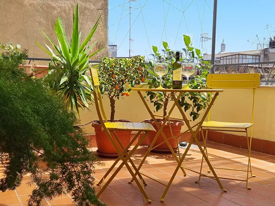 Immagine 16 di Camera in affitto  in Via dei Tribunali268 a Napoli
