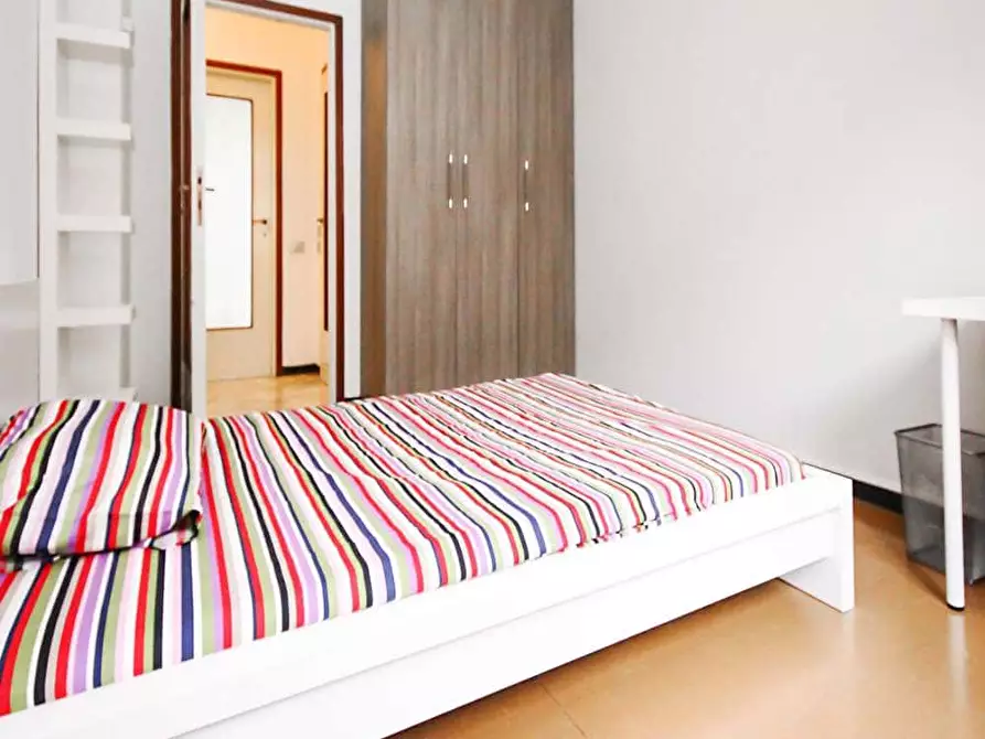 Immagine 3 di Camera in affitto  in Via Raffaello Bertieri1 a Milano