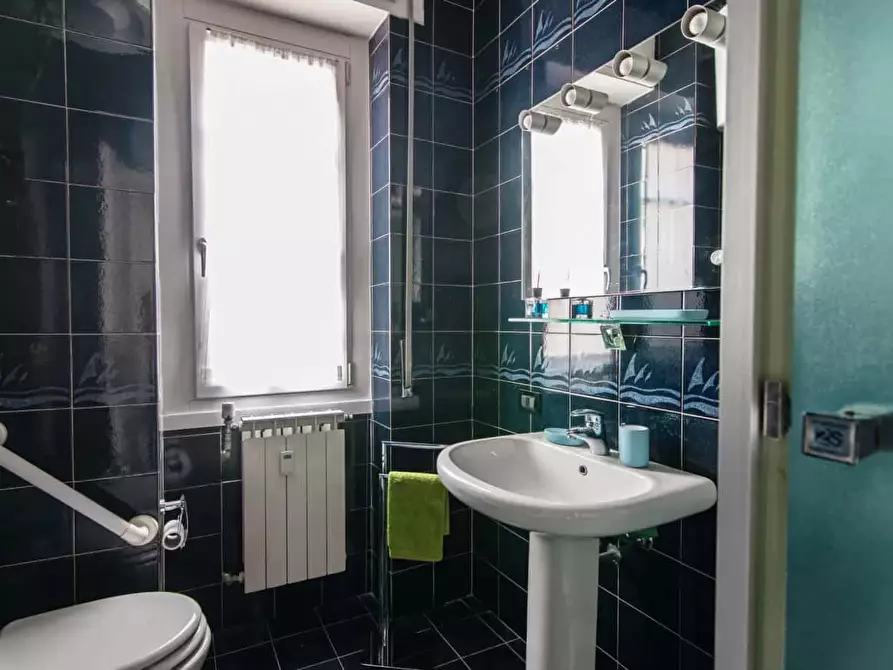 Immagine 41 di Appartamento in affitto  in Via Rezzonico a Como