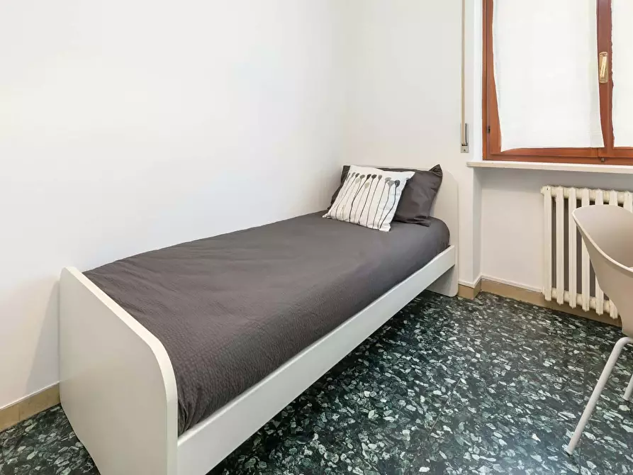 Immagine 2 di Camera in affitto  in Via Mario Morgantini4 a Verona