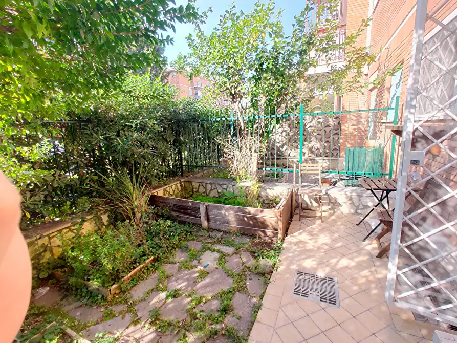 Immagine 6 di Camera in affitto  in Via Montebruno12 a Roma