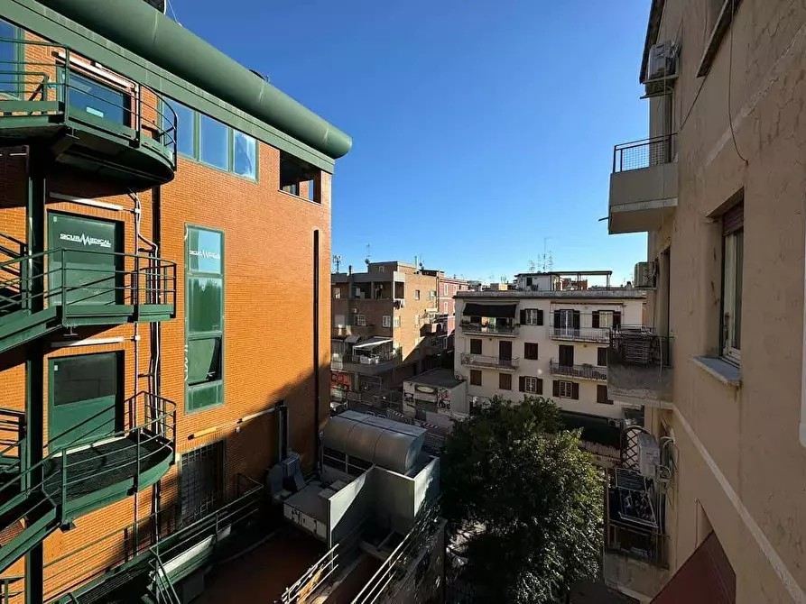 Immagine 16 di Appartamento in affitto  in Via dei Faggi93 a Roma