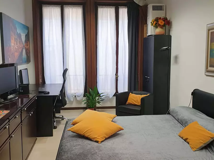 Immagine 15 di Appartamento in affitto  in Via dei Piatti8 a Milano