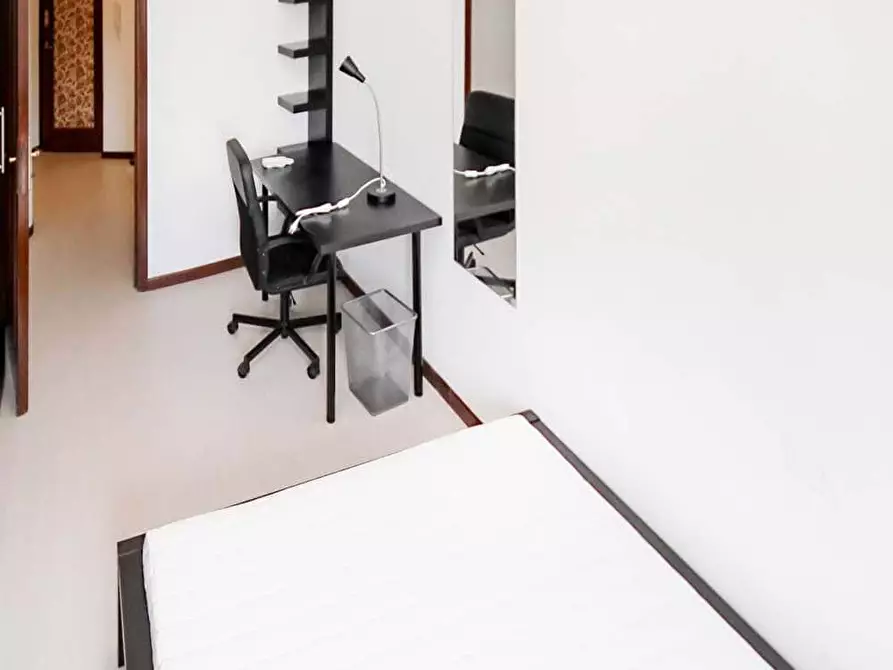 Immagine 2 di Camera in affitto  in Via Giovanni Pacini61 a Milano