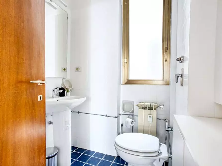 Immagine 27 di Camera in affitto  in Via Ronchi24 a Milano