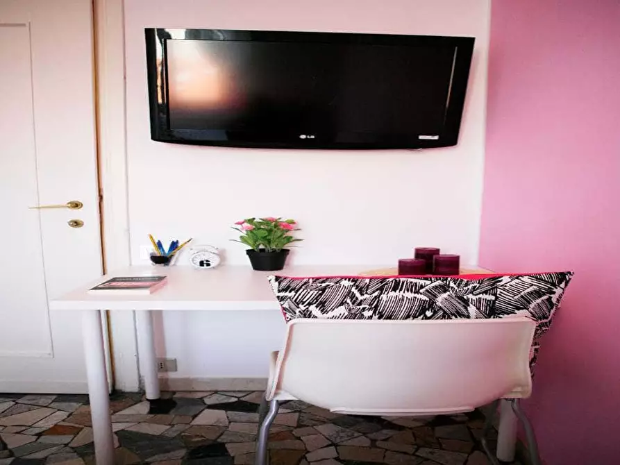 Immagine 2 di Camera in affitto  in Viale Romagna5 a Milano