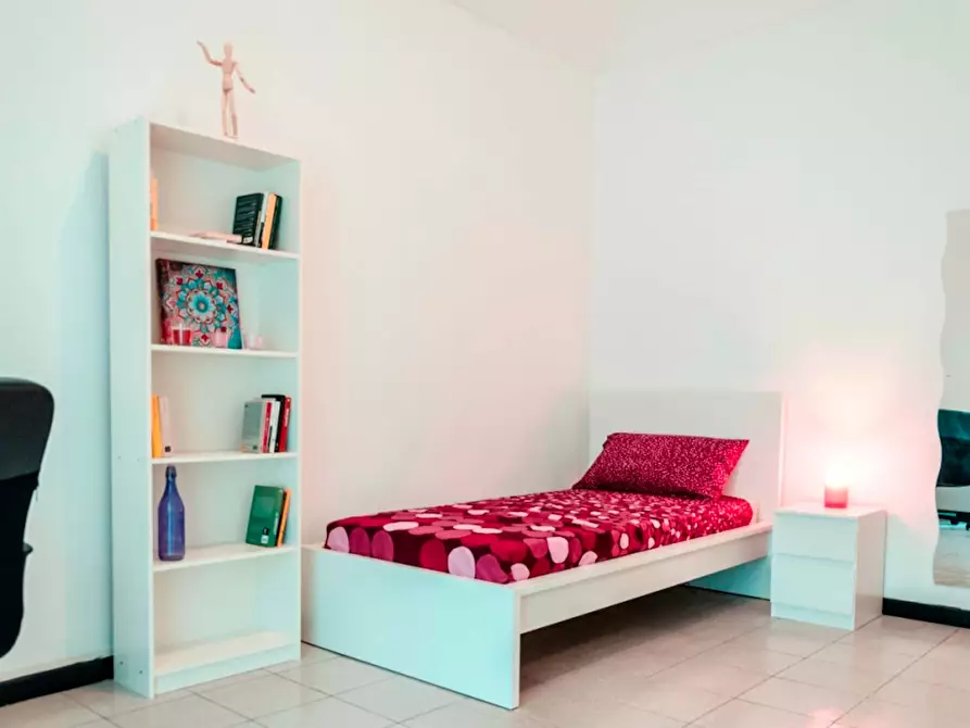 Immagine 2 di Camera in affitto  in Via Alfonso Bonafous2 a Torino