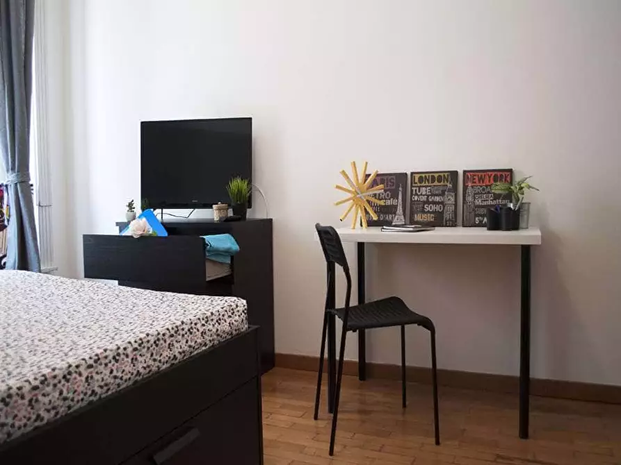 Immagine 14 di Camera in affitto  in Viale Tunisia13 a Milano