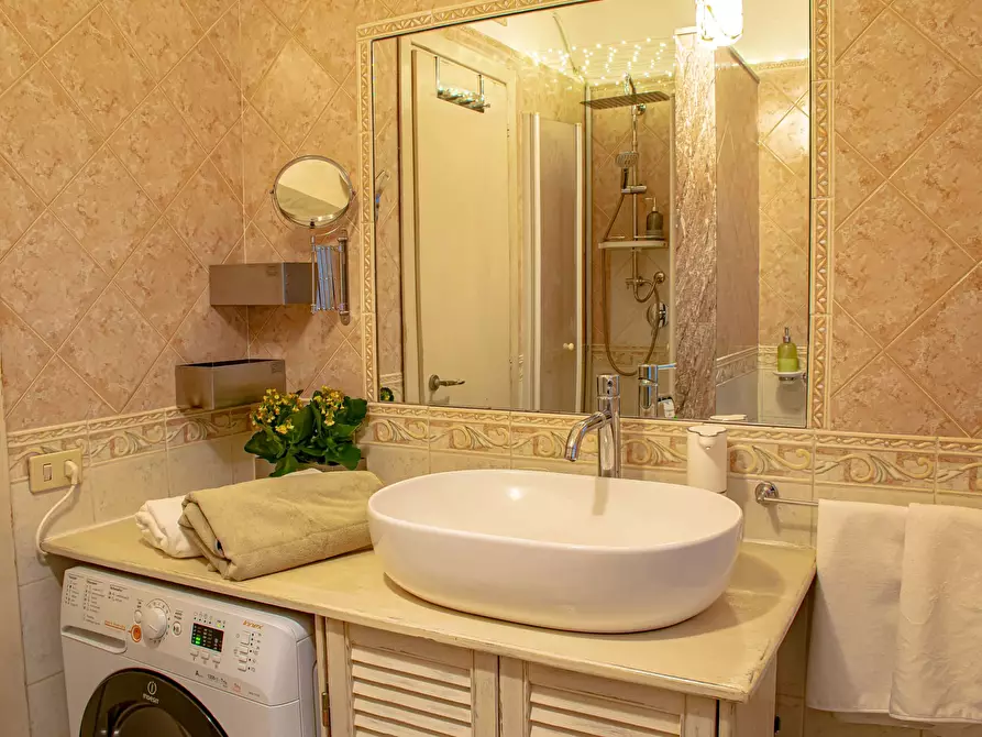 Immagine 9 di Appartamento in affitto  in Via Albano74 a Roma