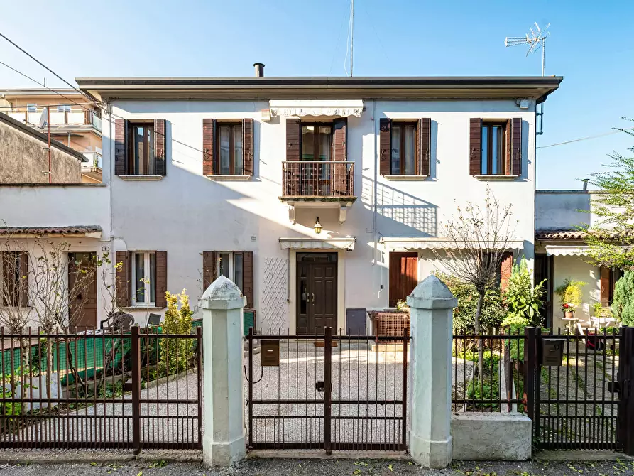 Immagine 12 di Camera in affitto  in Viale Arcella11 a Padova