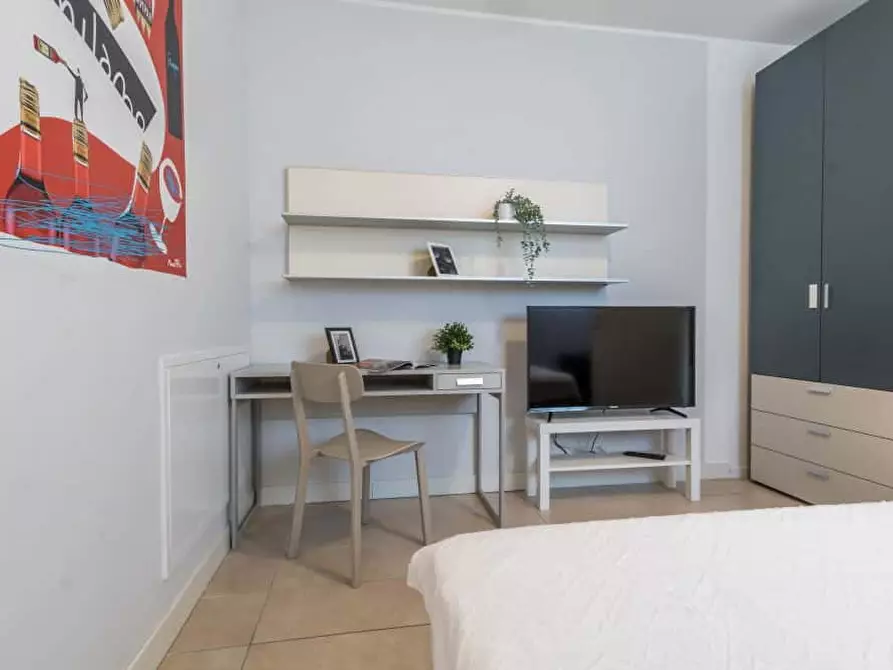 Immagine 5 di Camera in affitto  in Via Bernardino Biondelli7 a Milano