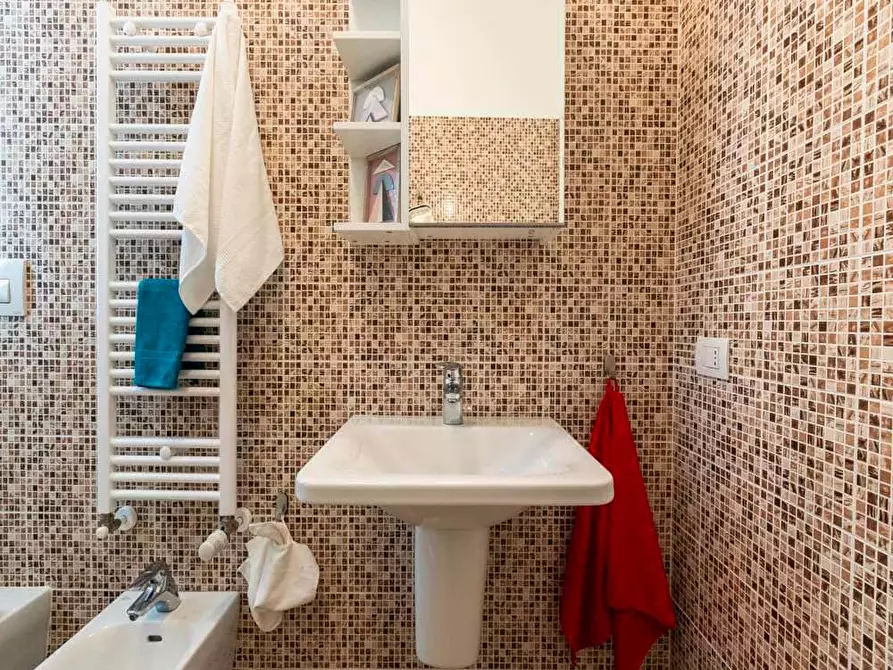 Immagine 22 di Camera in affitto  in Via Gardone5 a Milano