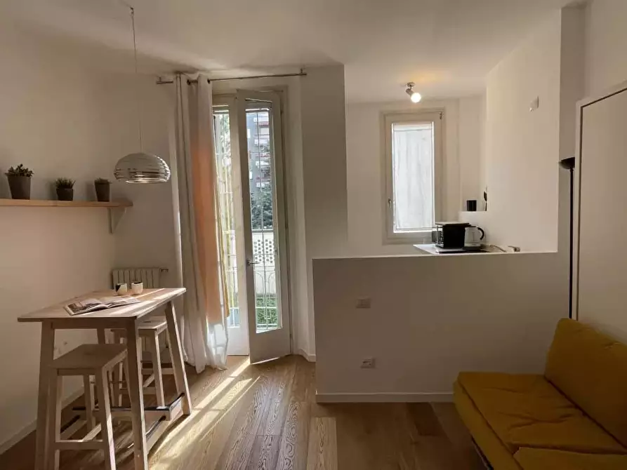 Immagine 10 di Appartamento in affitto  in Via Caccialepori41 a Milano