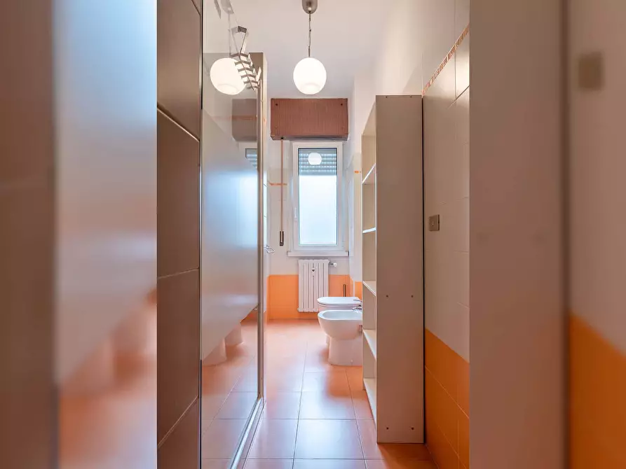 Immagine 14 di Camera in affitto  in Via Rho8 a Milano