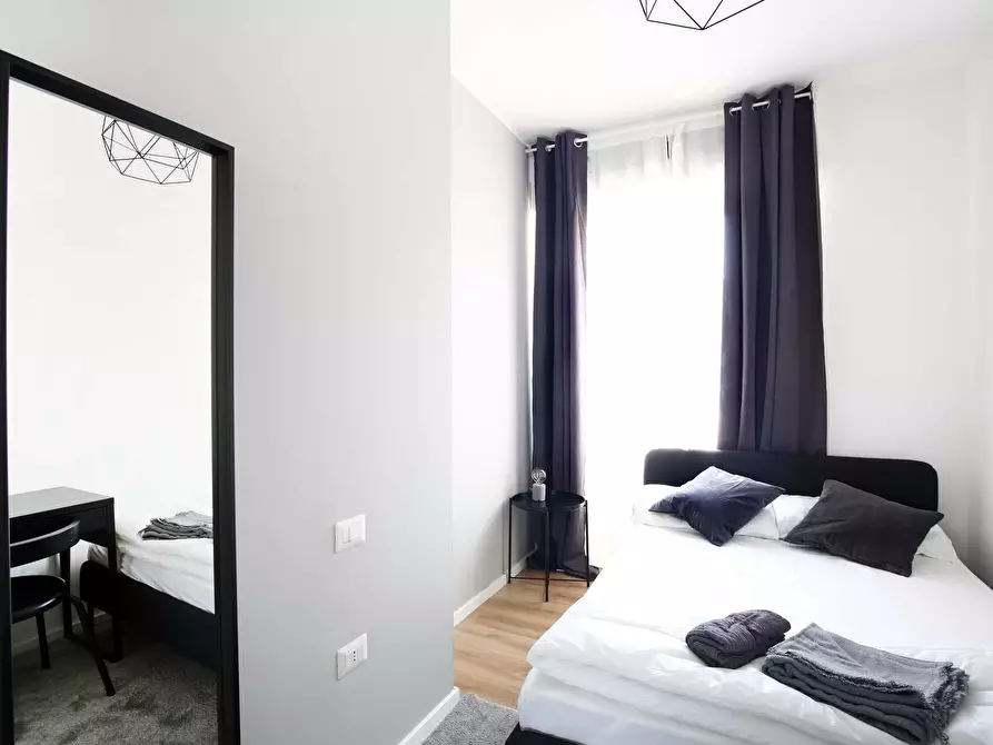 Immagine 3 di Camera in affitto  in Via Benjamin Constant6 a Milano